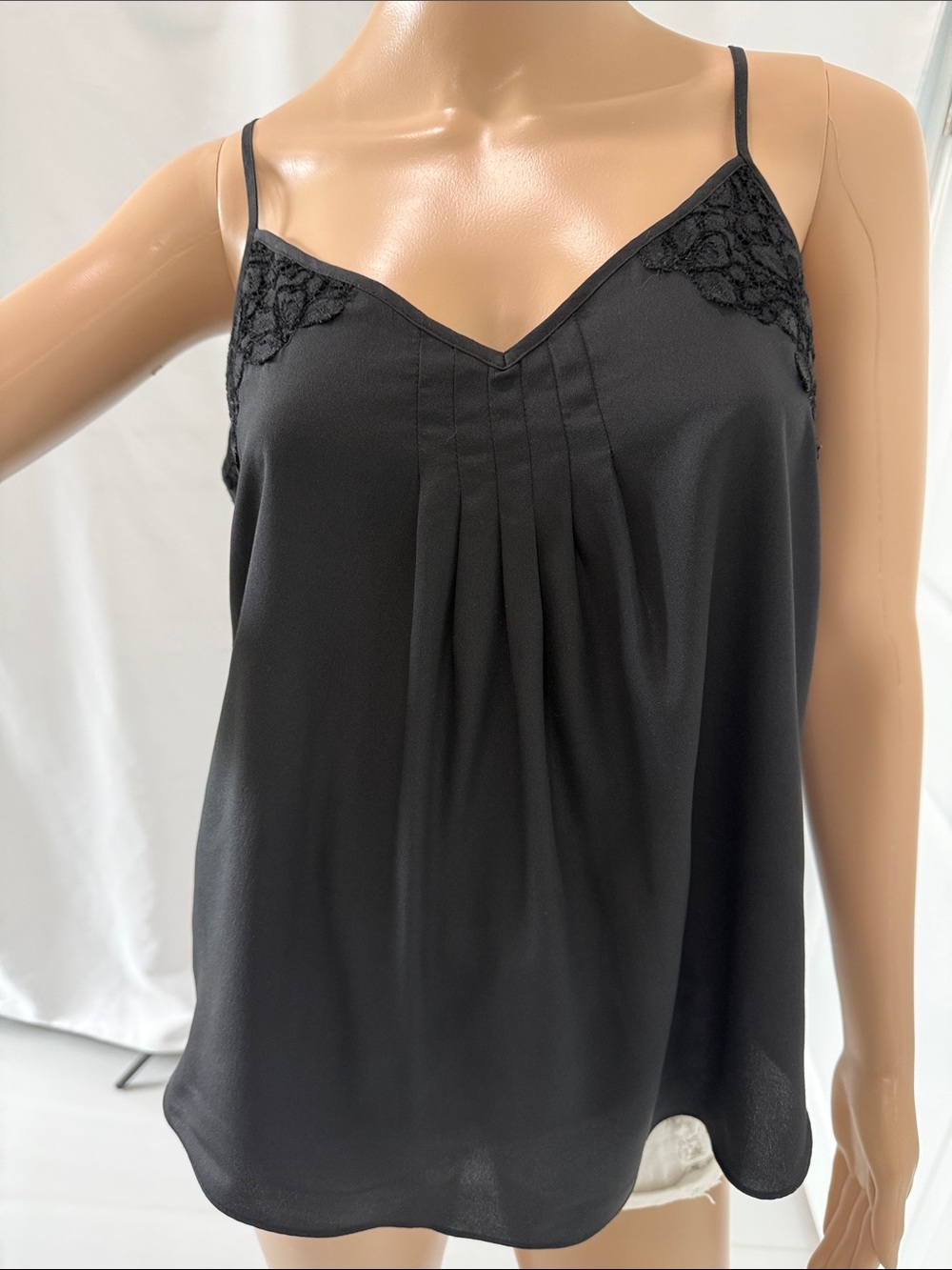 Aritzia Talula Black Waverly Lace Detail V-Neck Cami Top Size L